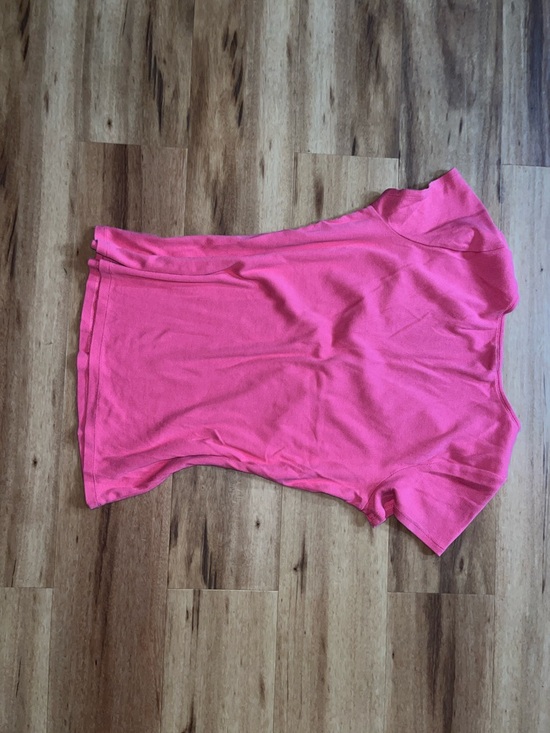 torrid Hot Pink Short Sleeve V-Neck Top - Picture 3 of 5